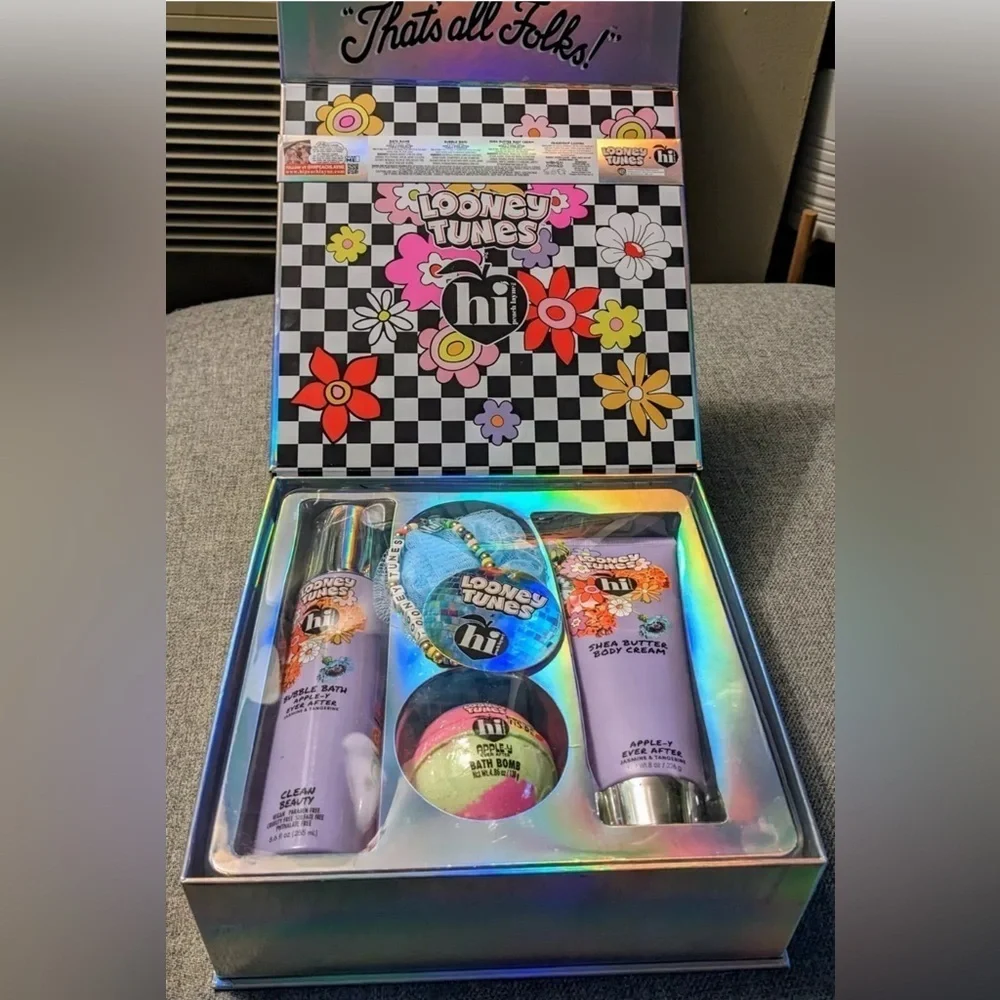 Looney Tunes Bath Set NEW in Box Spa Set Gift Box Set